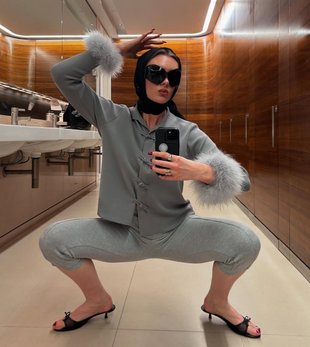 금융 우먼 캣의 출근룩